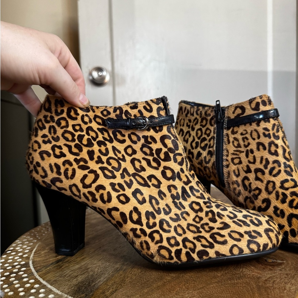 Aerosoles Cheetah Leopard Ankle Booties Calf Hair Business Professional Comfy